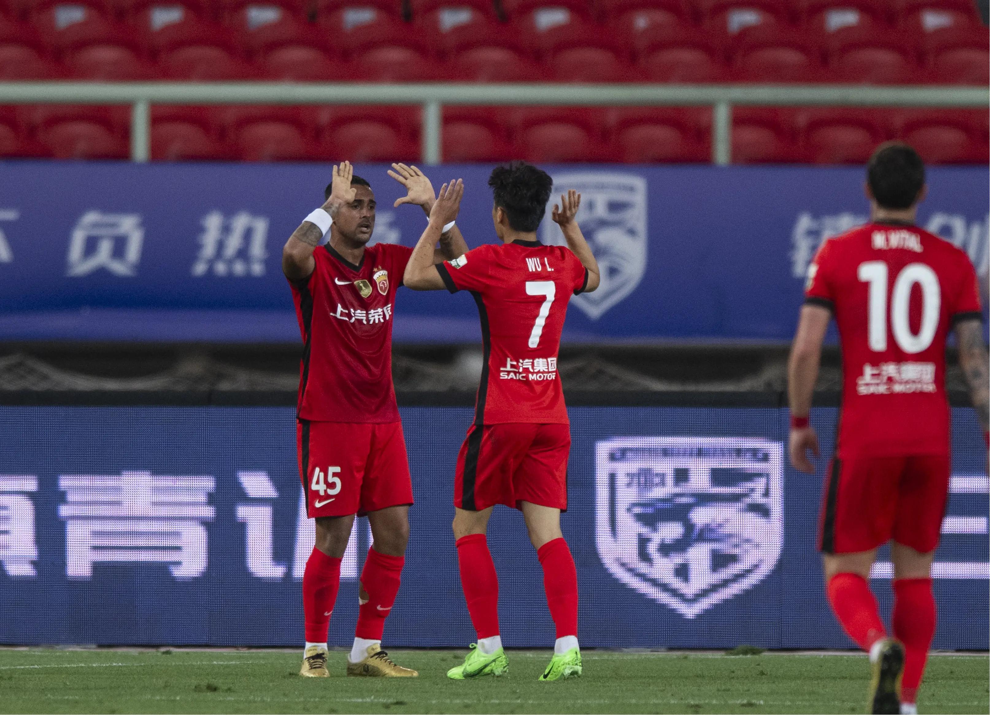 关于中超今晨走向成谜；北京国安门线救险；球迷炸锅；赛季目标并未改变的信息